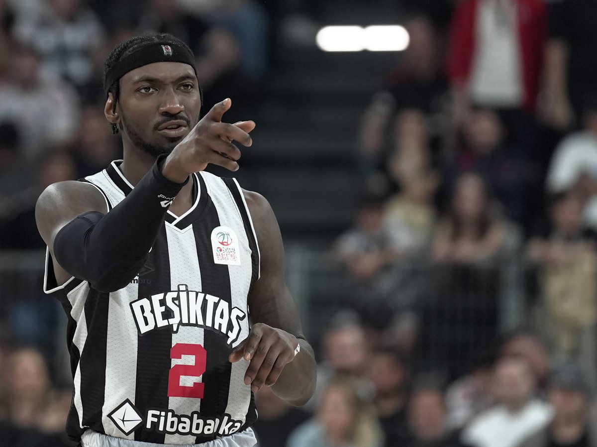 Beşiktaş Fibabanka, Fenerbahçe Beko'yu yenerek seride durumu 2-1'e getirdi

ntvspor.net/foto-galeri/so…

Foto: AA