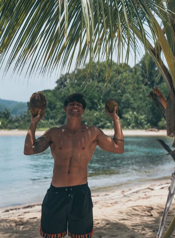 SebsStone's tweet image. Summer 🟰🍈&amp;amp;🥥