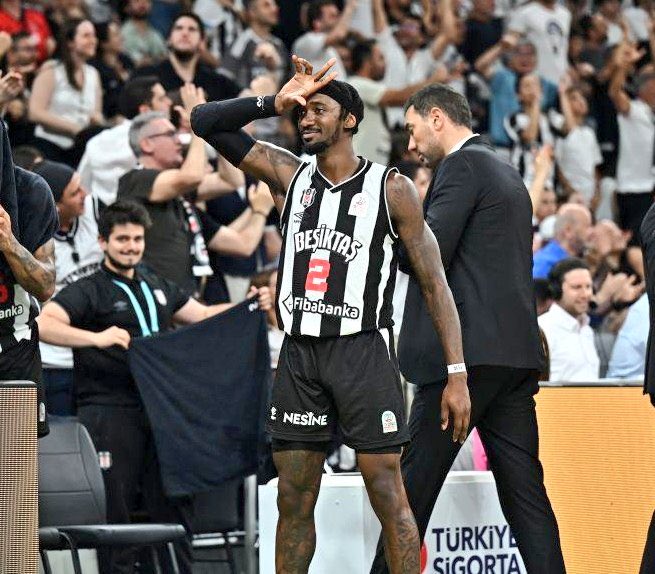 ortasahahaber's tweet photo. 🏀 Beşiktaş Fibabanka, Fenerbahçe Beko’yu mağlup ederek final serisinde durumu 2-1’e getirdi.

MS | Beşiktaş Fibabanka 98-77 Fenerbahçe Beko https://t.co/DEtO1cttn3