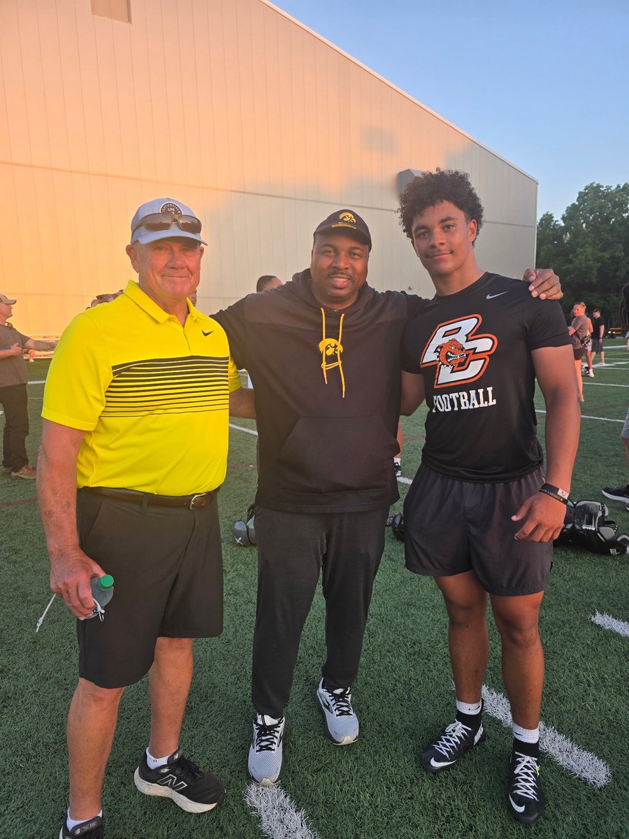 Cam Payne (@cam_payne22) on Twitter photo Amazing time at <a href="/HawkeyeFootball/">Hawkeye Football</a>! Great to compete and meet new coaches. Thank you <a href="/CoachOYoung/">Omar Young</a> <a href="/MontgomeryTevyn/">Tevyn_Montgomery</a>
<a href="/BCCoachCisco/">Marc Cisco</a> <a href="/WMDrivefootball/">West Michigan Drive Football</a> <a href="/BC_CoachFerg/">Ryan Ferguson</a> <a href="/CoachTimLester/">Tim Lester</a> <a href="/CoachK_Bell/">Kelvin Bell π¦</a> Amazing time at <a href="/HawkeyeFootball/">Hawkeye Football</a>! Great to compete and meet new coaches. Thank you <a href="/CoachOYoung/">Omar Young</a> <a href="/MontgomeryTevyn/">Tevyn_Montgomery</a>
<a href="/BCCoachCisco/">Marc Cisco</a> <a href="/WMDrivefootball/">West Michigan Drive Football</a> <a href="/BC_CoachFerg/">Ryan Ferguson</a> <a href="/CoachTimLester/">Tim Lester</a> <a href="/CoachK_Bell/">Kelvin Bell π¦</a>