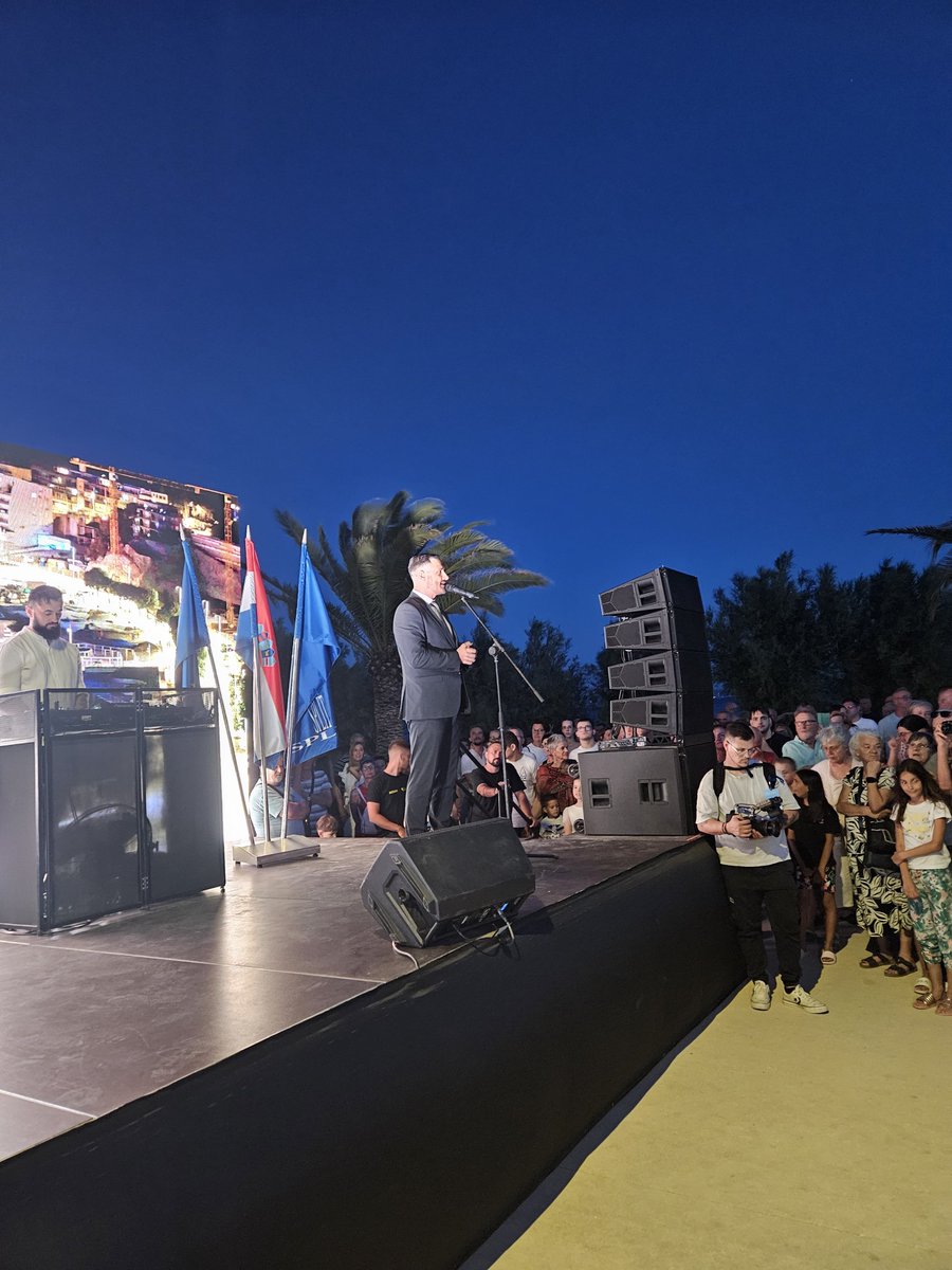 U tijeku je svečani program otvorenja novouređenog splitskog Žnjana.