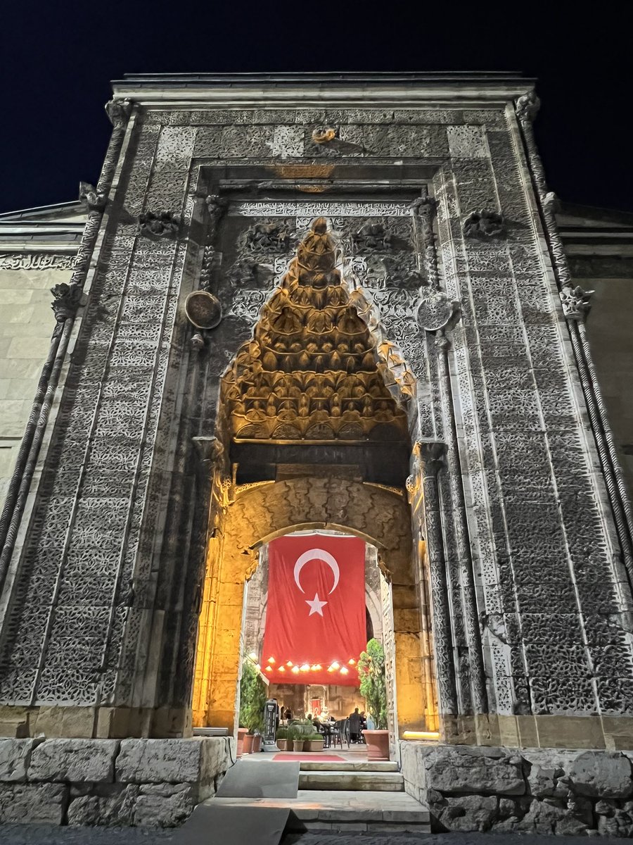 kaulusoy's tweet photo. #BuruciyeMedresesi
#ÇifteMinareliMedrese
#Sivas https://t.co/pnB24cwYae
