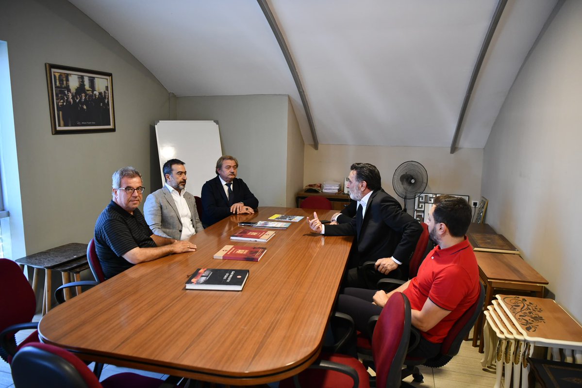 AK Parti Ankara (@akpartiankara) on Twitter photo İl Başkanımız <a href="/hakanhanozcan/">Hakan Han ÖZCAN 🇹🇷</a>, önceki dönem Etimesgut İlçe Başkanımız Mehmet İkbal Yılmaz’ın kıymetli annesi Hatice Yılmaz’ın vefatı dolayısıyla ailesine taziye ziyaretinde bulundu.
Merhumeye Allah’tan rahmet, Yılmaz ailesine sabır ve başsağlığı dileriz. İl Başkanımız <a href="/hakanhanozcan/">Hakan Han ÖZCAN 🇹🇷</a>, önceki dönem Etimesgut İlçe Başkanımız Mehmet İkbal Yılmaz’ın kıymetli annesi Hatice Yılmaz’ın vefatı dolayısıyla ailesine taziye ziyaretinde bulundu.
Merhumeye Allah’tan rahmet, Yılmaz ailesine sabır ve başsağlığı dileriz.