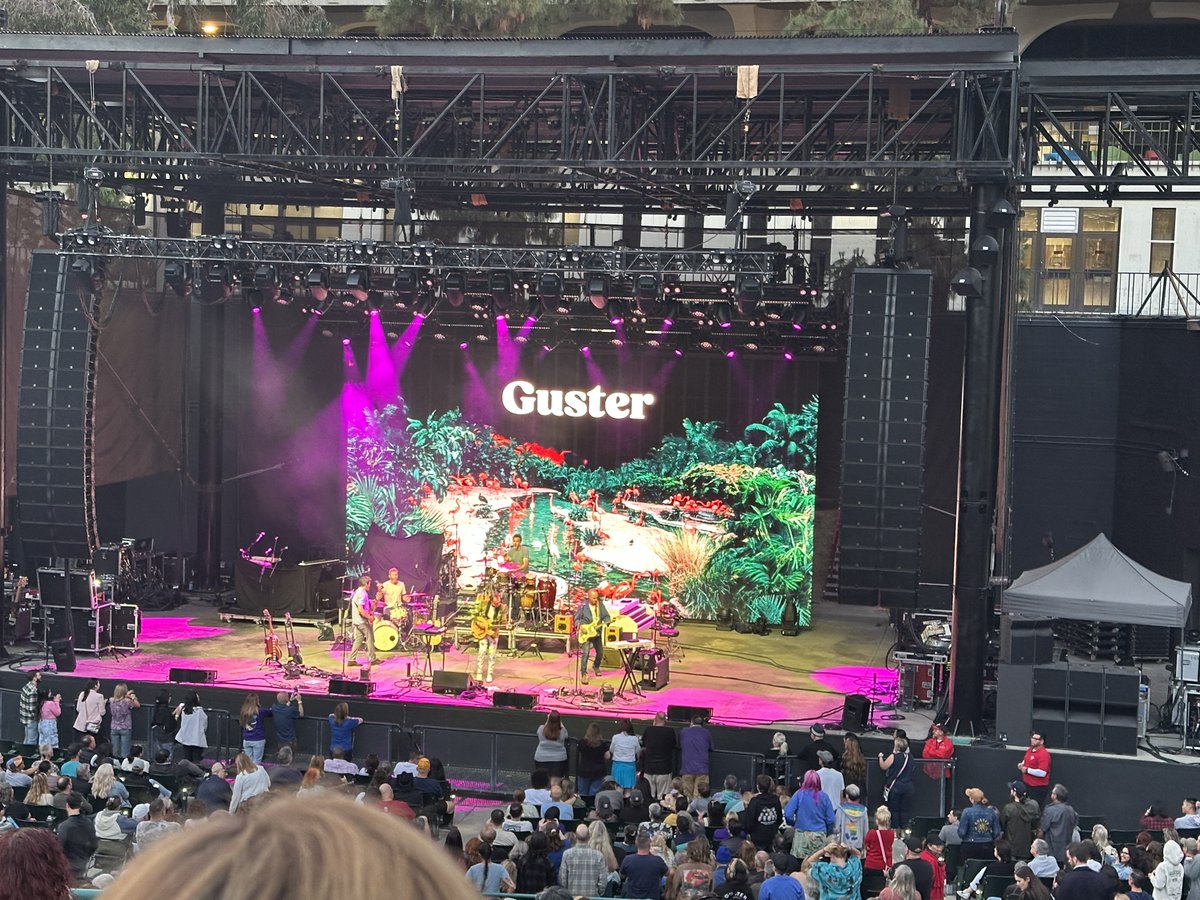 Carr_TMoTD's tweet image. Went and saw BNL, Guster, and Fastball yesterday, I'll post the videos on my youtube.