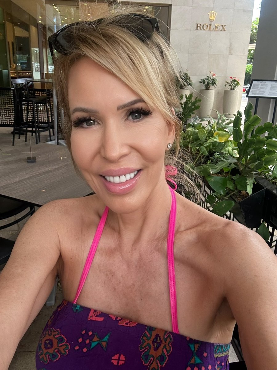 So happy it’s summer! Happy Saturday! 
XOXO 💋 
onlyfans.com/ericalauren
#onlyfans #saturday #SaturdayVibes #summer #gilf #mature