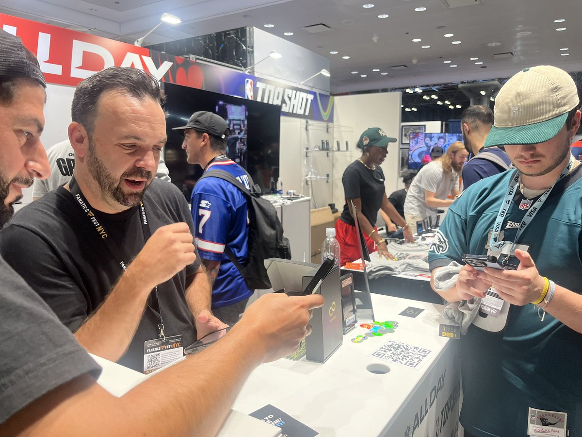 Now at the <a href="/FanaticsFest/">Fanatics Fest</a> booth for @nbatopshot , <a href="/NFLALLDAY/">NFL ALL DAY</a> and <a href="/CryptoSlabs/">CryptoSlabs</a>