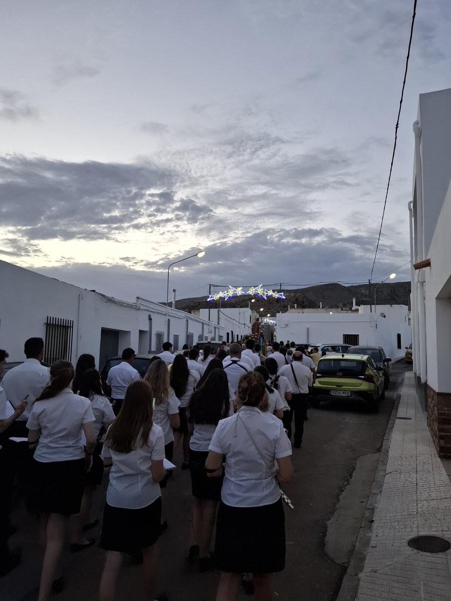 Continuamos con la procesión de San Juan Bautista, patrón de Polopos. Suenan "Macarena" (Moreno) y "Carmen Coronada" (<a href="/SergioBuenoDLP/">Sergio Bueno</a>).

#SoñandoMúsica