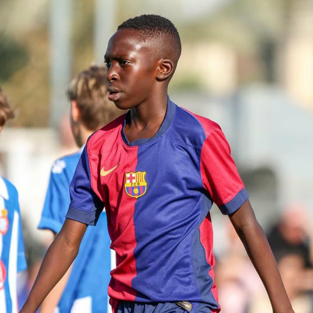 AS | فودي ديالو: وريث إيتو الجديد في لاماسيا

🔥 ديالو، المولود في ساباديل من أصول غينية، يعتبر من أبرز المواهب الصاعدة في أكاديمية لاماسيا، وقد سجّل 97 هدفًا في 30 مباراة خلال موسم 2023-24 مع فريق البراعم (أليفين)

▪️ رغم صغر سنه (13 عامًا)، فإن مقارنته مع صامويل إيتو لم تأتِ من