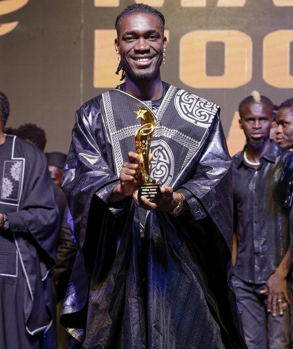 #thfc midfielder Yves Bissouma has been named Malian Footballer of the Year! 🇲🇱🏆