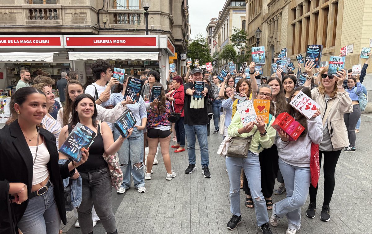 Muchas gracias a todos los que habéis venido a la firma de la Feria del libro de Gijón!