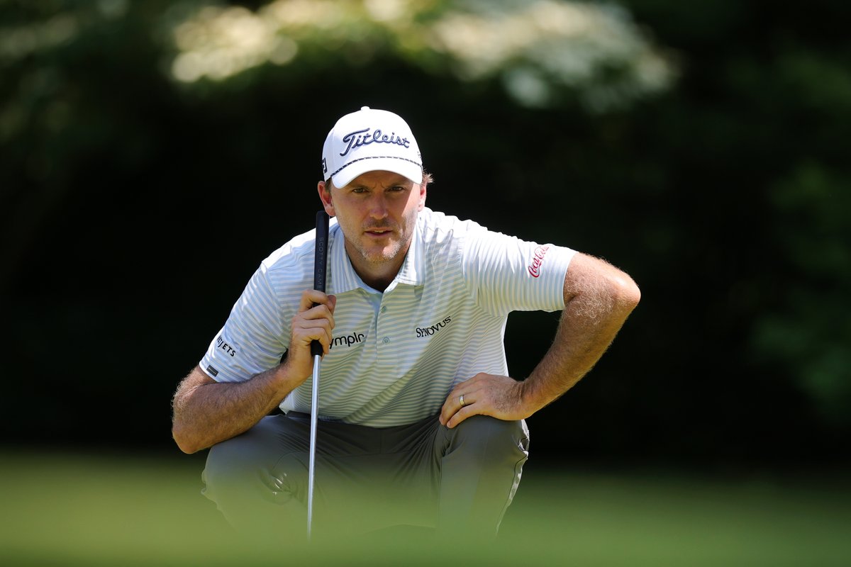 After five birdies on the front, Russell Henley finds himself with another birdie look on 12 to join Keegan Bradley at -10.