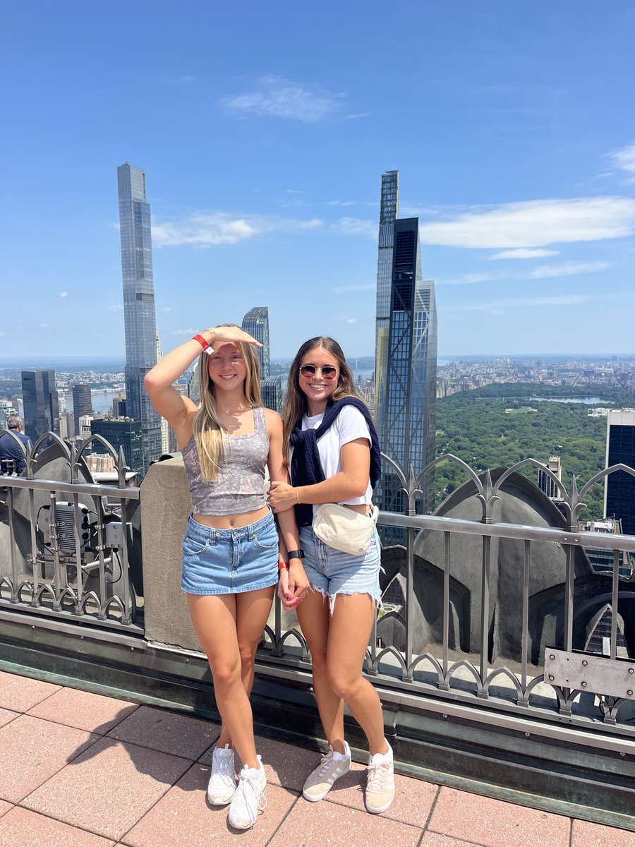 Split squad today! Syd &amp; Mags explored NYC &amp; the rest of our crew visited Reading Terminal Market, followed by exploring dwtwn Philly, &amp; shopping at Rittenhouse Square. 

Hailey competes in the Championship Mile tonight!