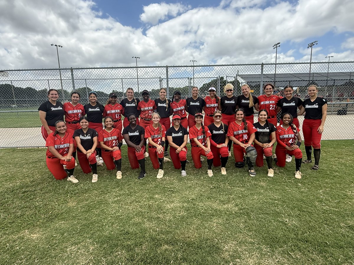 FCHTXElite's tweet image. Pretty experience playing against our sisters from the Metroplex Firecrackers DFW Martinez ❤️🖤🧨 #PlayWithHonor
@dfw_martinez @mekele_brown