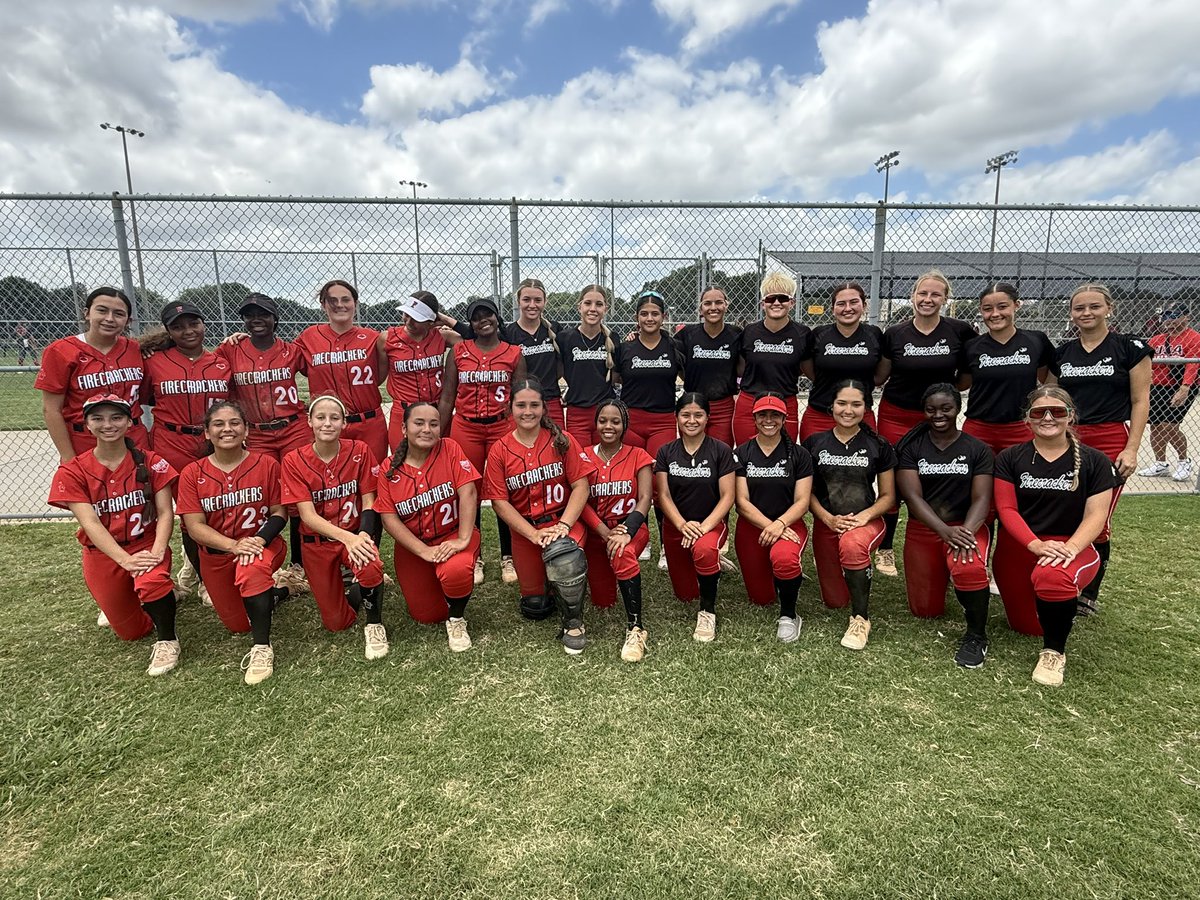 FCHTXElite's tweet image. Pretty experience playing against our sisters from the Metroplex Firecrackers DFW Martinez ❤️🖤🧨 #PlayWithHonor
@dfw_martinez @mekele_brown