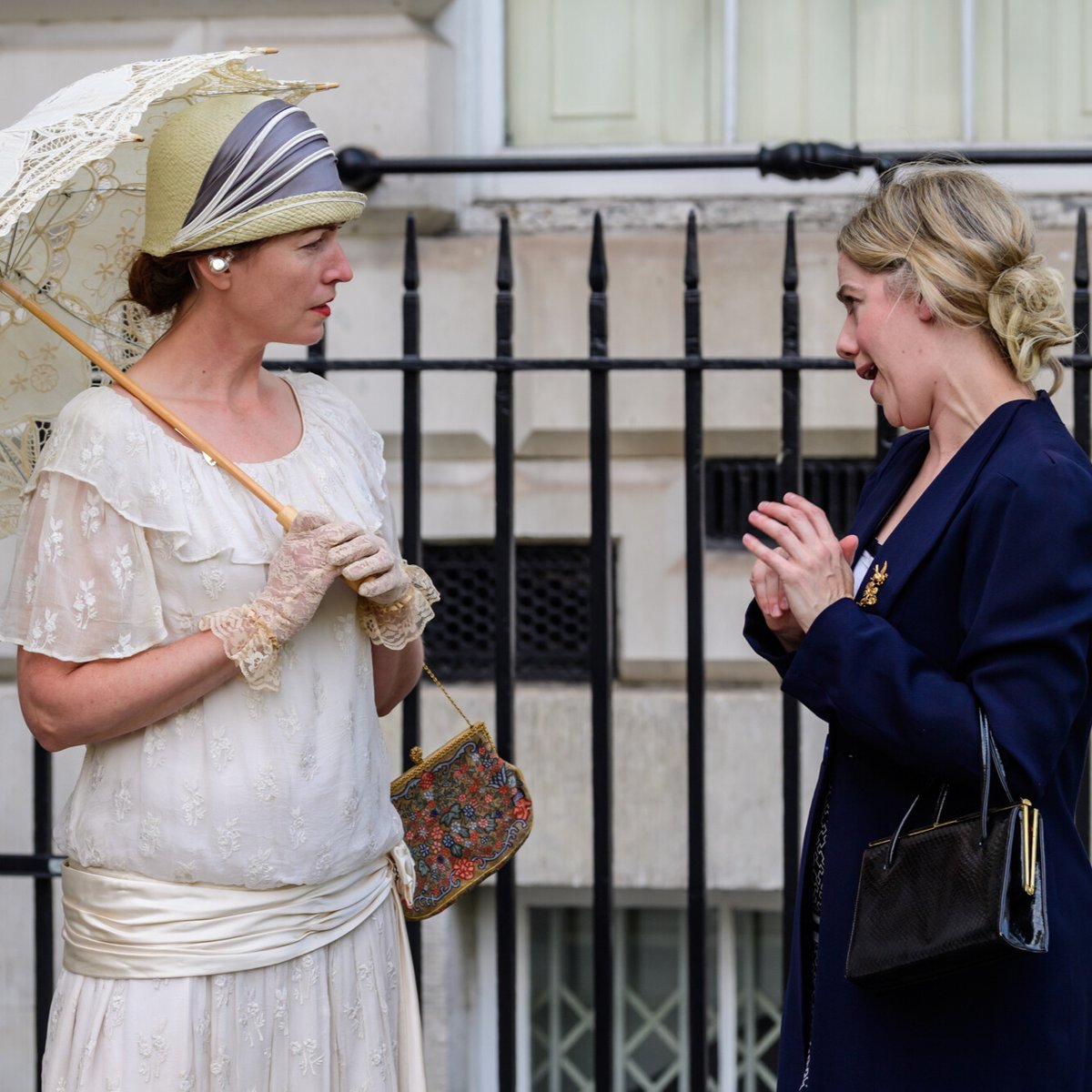 'An exhilarating interpretation of a beguiling novel in this intimate and immersive adaptation' Virginia Woolf's Mrs Dalloway plays out around Oxford.
- Ox in a Box
oxinabox.co.uk/review-an-exhi…
🎟️Only Sun 22 June at 12:00 and 16:00 
bit.ly/43AIsl5
#oxford📷Jane Hobson