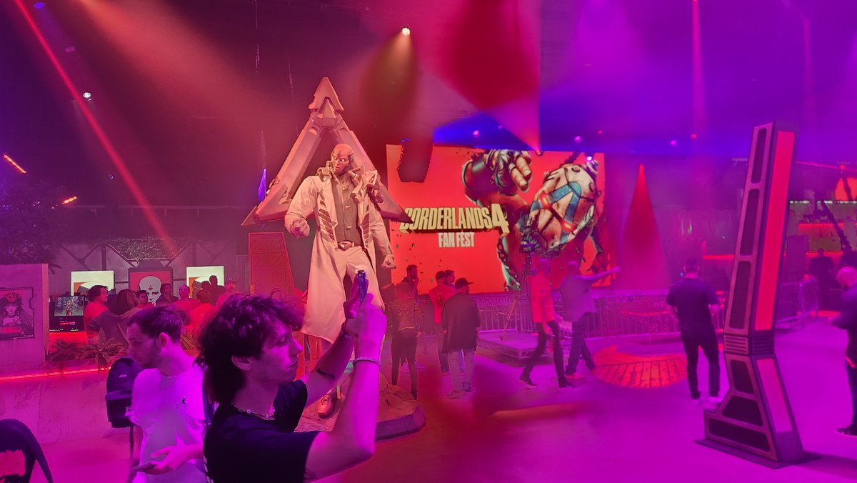 DattosDestiny's tweet image. So, this is neat, @2k invited me to LA to check out @Borderlands 4 a bit early at BL Fan Fest. Stoked to be able to do a stream of the preview too, because I'm live right now with gameplay of BL4! twitch.tv/Datto #2kpartner #borderlands #ad