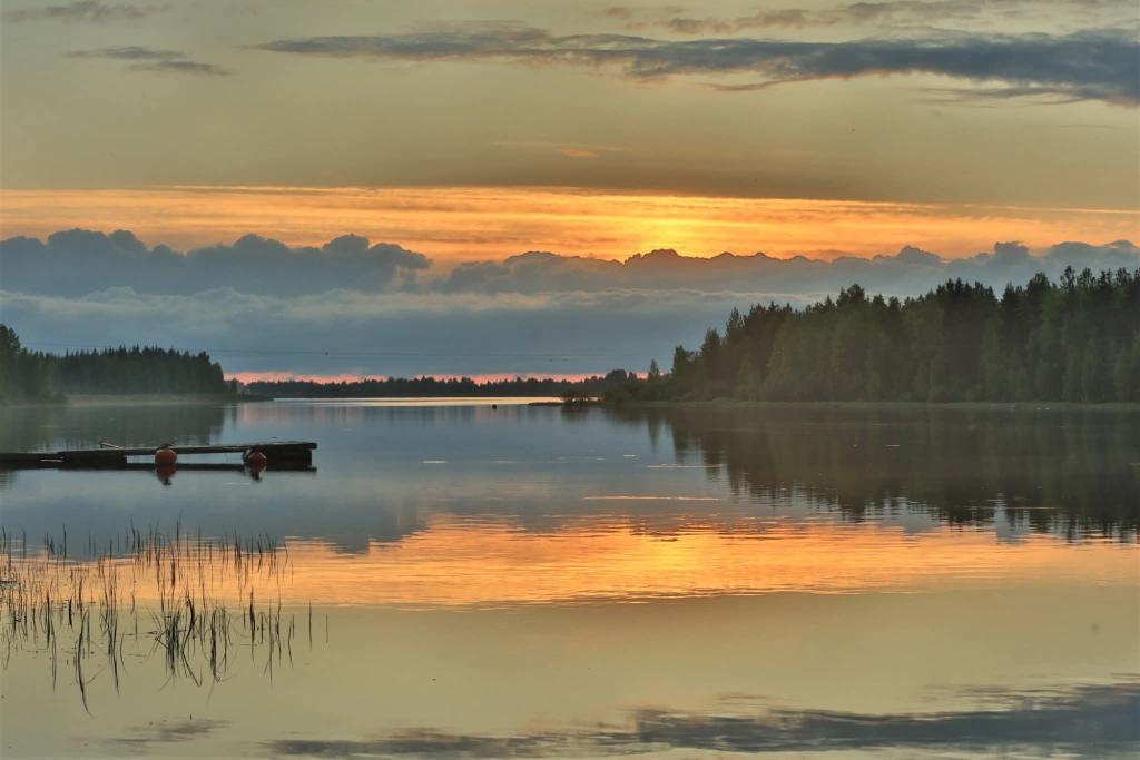 Hyvää yötä. 
Good night.