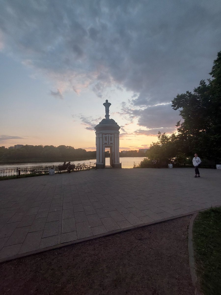 ECTET's tweet image. Продолжаем беготню, уже 6-7 км в невысоком темпе кажутся лёгкими. Завтра и в понедельник выходной, гладко на дачу сгонять) 
Немного рандома из галереи