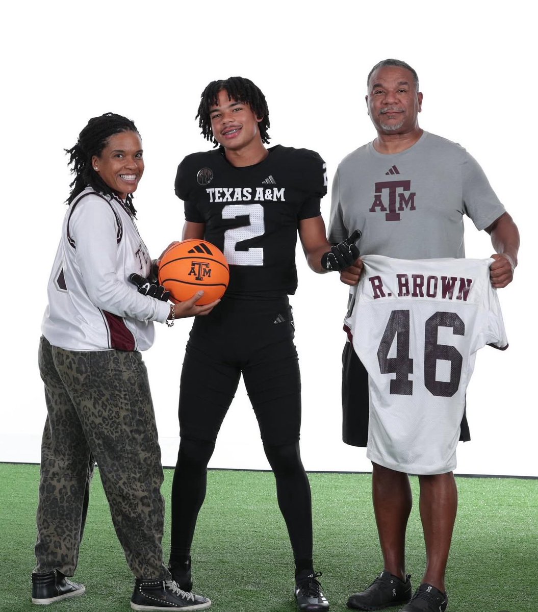 Texas A&amp;M WR commit Mike Brown is the ultimate Aggie legacy 

<a href="/MichaelPBrown_2/">Mike Brown</a> | #GigEm 👍