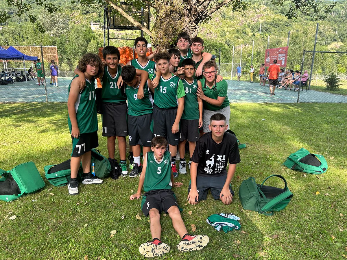 Derrota del Infantil-Alevin contra un equipo muy superior en el que no han podido hacer mucho ante la intensidad del rival. Mañana último partido!!! 

Infantil M-Alev 2-52 Corazonistas de Vitoria 

#sellevaelverde #lamanzanamecanica #vallebenasket