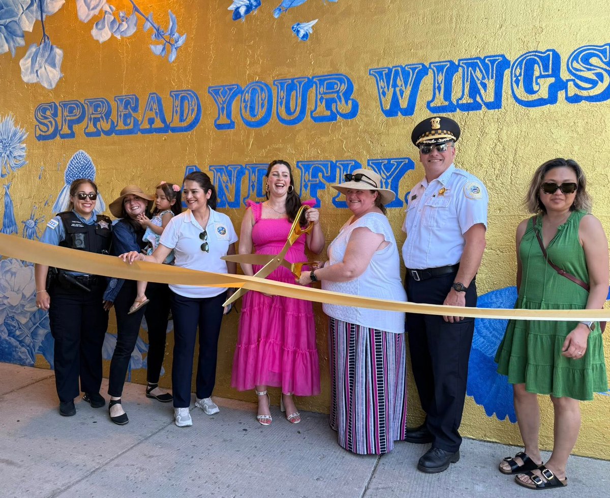 AldermanTabares's tweet image. We held a dedication ceremony celebrating Anna Murphy&apos;s &quot;Spread Your Wings&quot; mural at the viaduct on 63rd Street and Central Park Avenue in the West Lawn neighborhood. Thank you to everyone who attended. Residents enjoyed live music from the Tom Lowery Trio. #23rdWardMurals