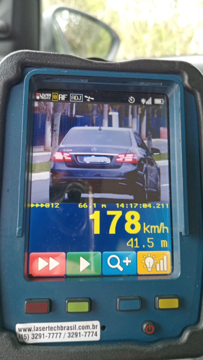 EPTC_POA's tweet image. FLAGRANTE DE IRRESPONSABILIDADE 

17h00 - ⚠️ #EPTC registrou flagrante de irresponsabilidade a 178 km/h na av. Diário de Notícias, onde o limite é de 60 km/h.

Atenção motorista! Tenha consciência e respeite a vida no trânsito mesmo sem a necessidade do radar. 

#FaçaSuaParte