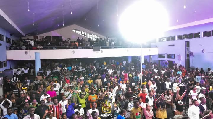 EhiNicholas's tweet photo. #AuchiPoly
Massive Crowd, Hall Filled up as students gathered to hear him Preach JESUS..
And God's Glory fills the temple..
Jesus is winning everyday!
More Grace God's Choice General, Apostle Johnson Suleman.
#meganicholasanthonyblog https://t.co/0QxWBfk5Sg