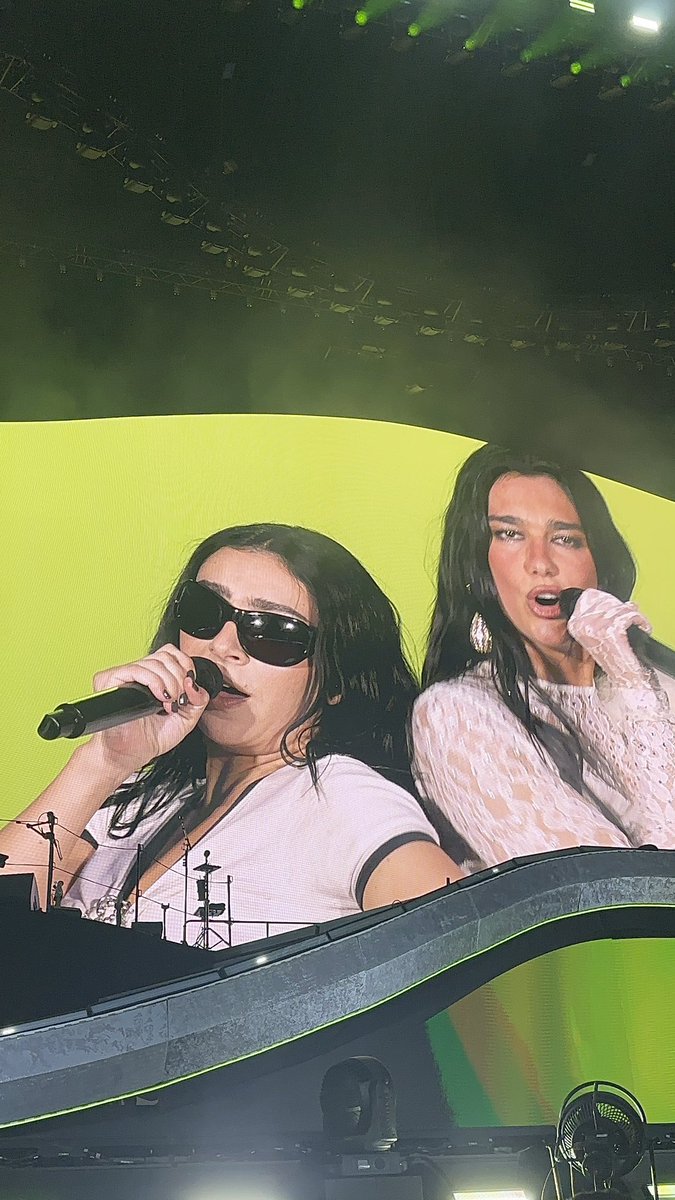I CAN NOT BREATHE AFTER THIS HELLO?????????? CHARLI AND DUA!!!