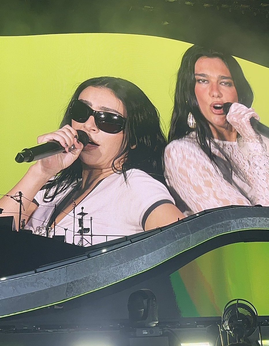 DUA LIPA JUST BROUGHT CHARLI XCX TO THE STAGE OMG