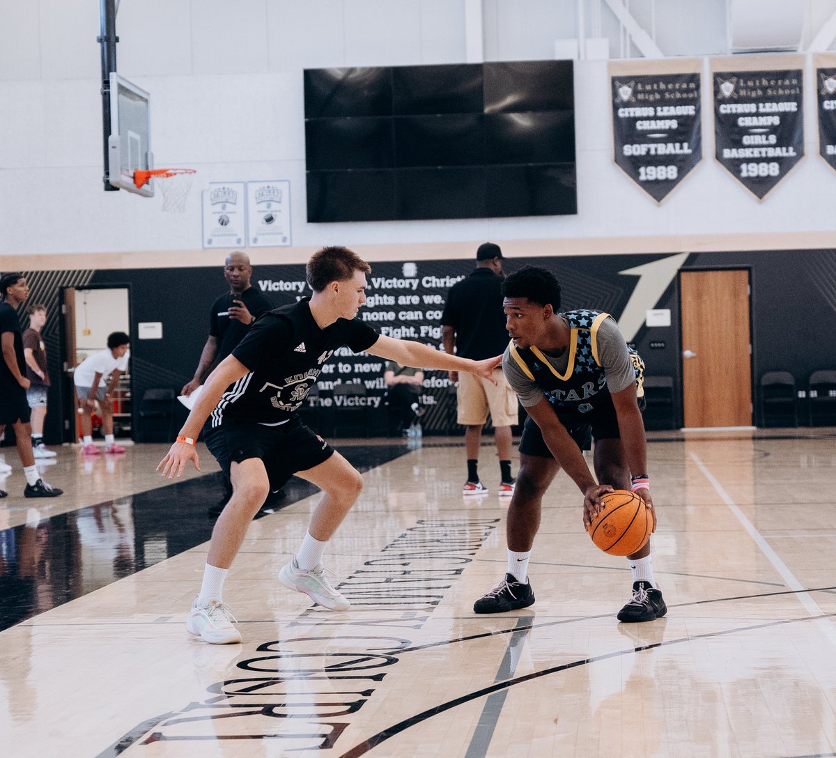 Top San Diego Guards 2027 Nico Mott and 2026 Jocori Bartlett go head to head in King of the Court at VCA College Exposure Camp 📸
