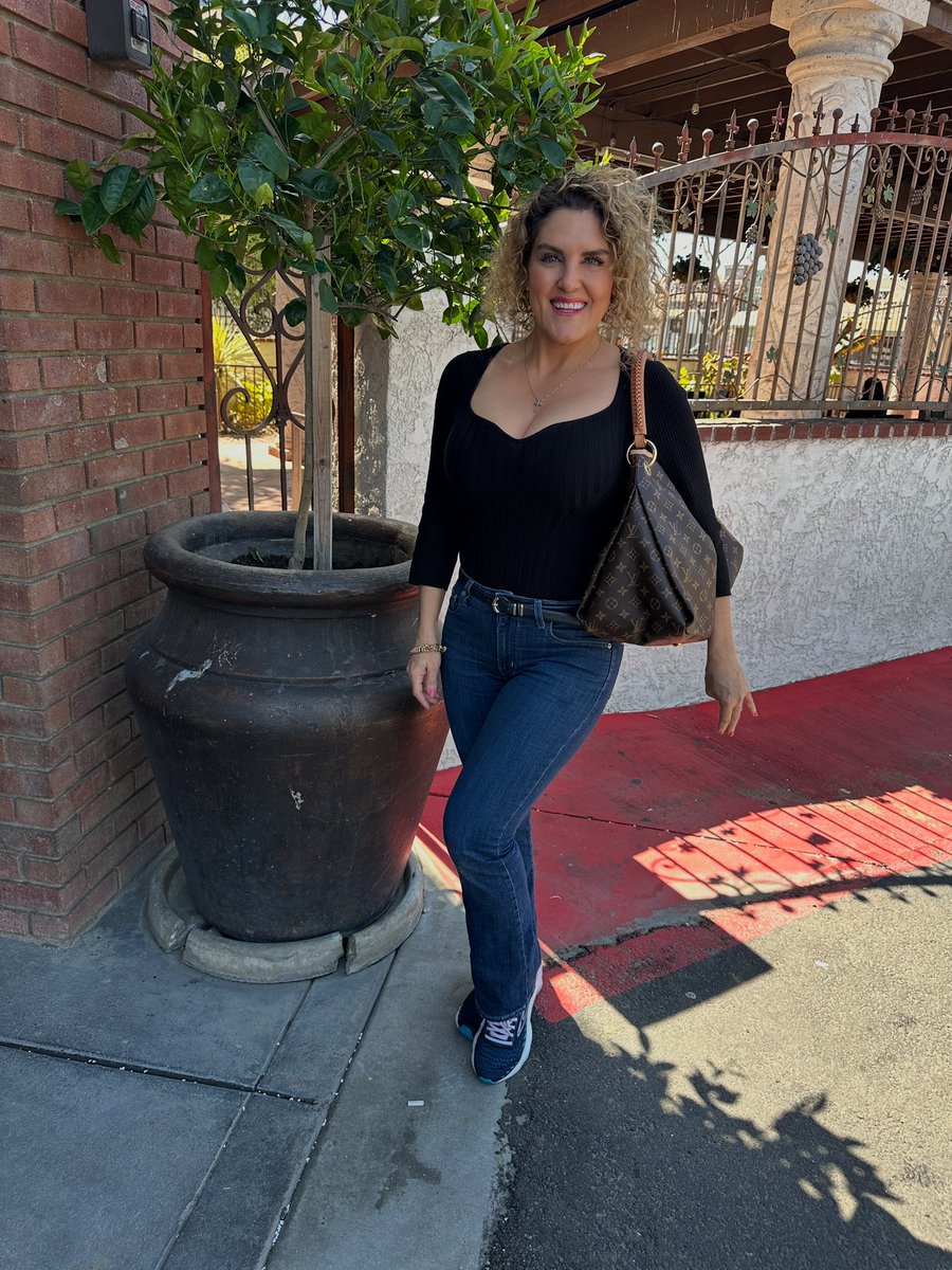 Whose ready for some more Storage Wars? All New Episodes are airing tonight apart of the Season 16 Extravaganza! 9PM EST 😍💋♥️🔥

#storagewars #bargainhuntersbreaks #a&amp;e #bargainhunters #money #makingmoney #youtube #buyingandselling #collecting