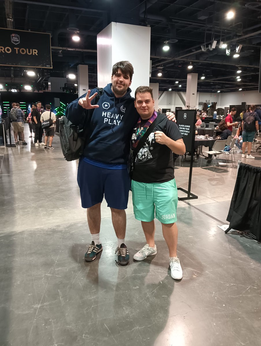 Doble 3/0 en draft del dia 2 del PT Final Fantasy.
<a href="/MatFerVaz/">Mateo Ferreira (TheManLand)</a> si se puede!
Ayer ya gané los AMP para Amsterdam. Quedan 5 rondas de mono red para el top8.