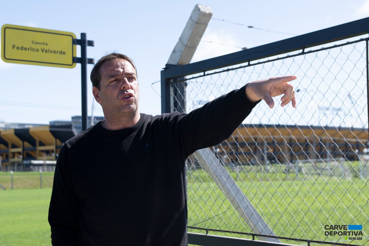 IR: “Si no me interesara la plata del club, en unos días cerraría a todos los cracks que quiere Aguirre.”

Mayada US$ 25.000
Avenatti US$ 20.000
Villalba US$ 26.000
Gastón Silva US$ 25.000
Cepillo González US$  5.000 (x3 a mitad de año)
Machado US$ 10.000
Zorro Suárez US$ 22.000