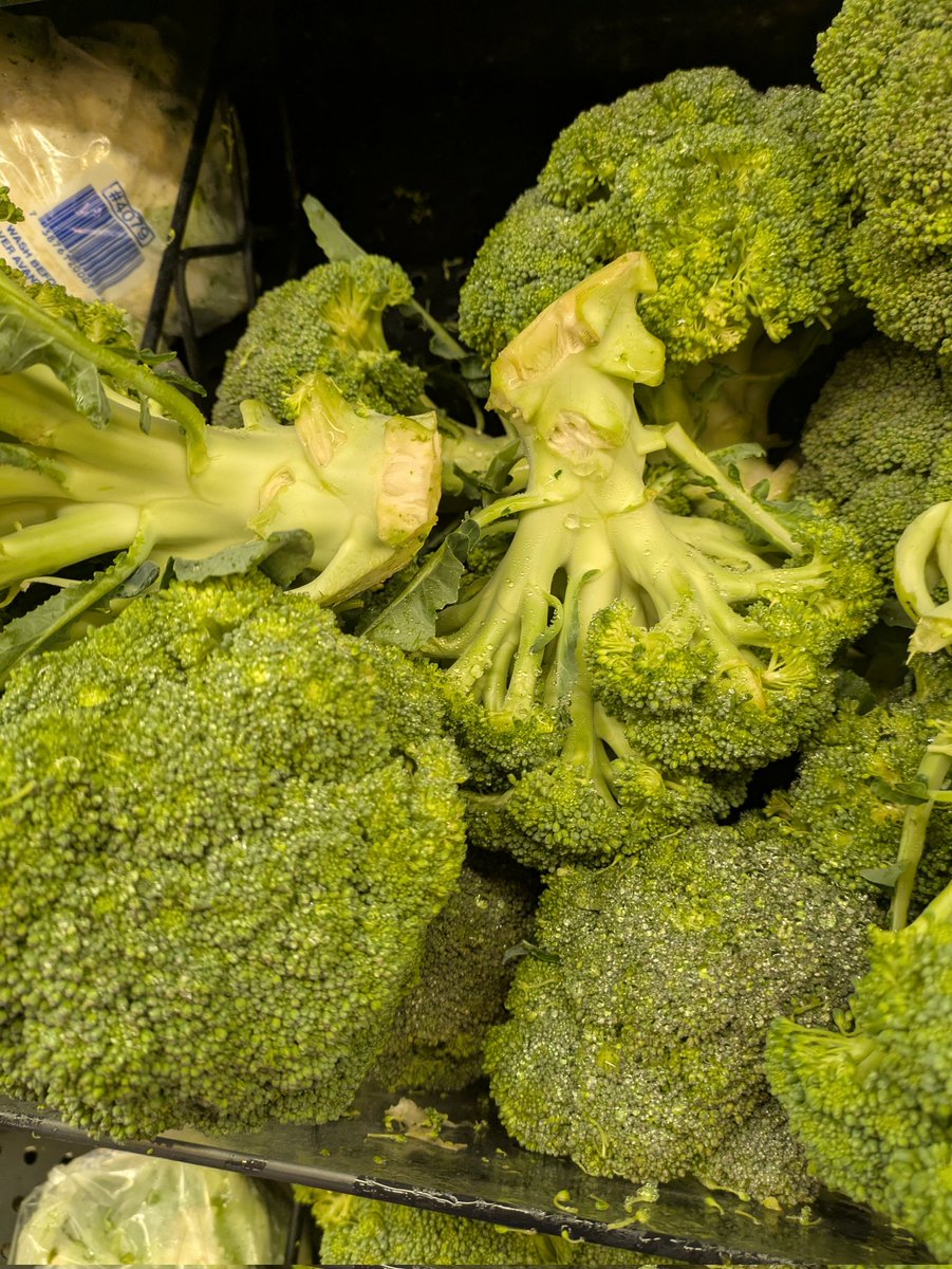 RonSogge's tweet photo. @kroger Your broccoli "crowns" have  just  as much stem as regular broccoli at a much higher price. Rip off. You think no one notices? https://t.co/GsNdMgOqly