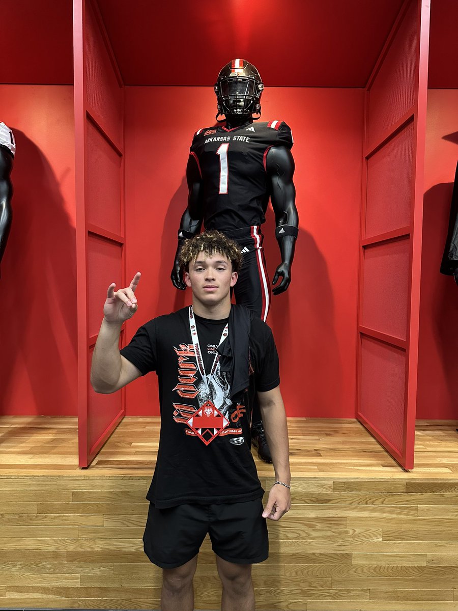Davispenn5's tweet image. Thank you @AStateFB and @CoachButchJones @CoachLovings for a great night in Jonesboro. This place is special! #WolvesUp @SLC_Recruiting