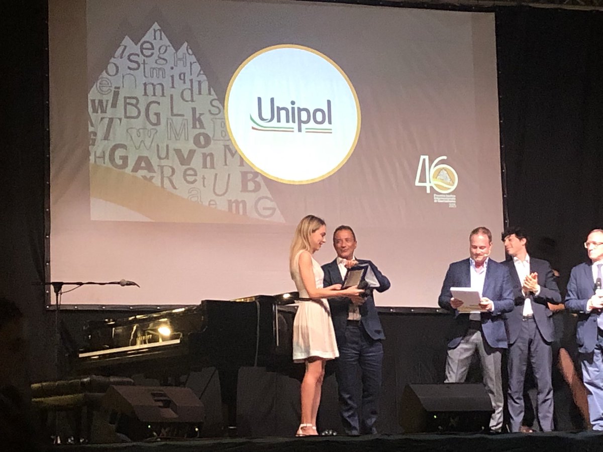 Unipol PR (@unipol_pr) on Twitter photo Vittorio Verdone, Direttore Communication and Media Relations del #GruppoUnipol, premia <a href="/Greta_Cristini/">Greta Cristini</a>, vincitrice del Premio “Opening New Ways of Journalism” promosso da Unipol al 46° Premio Ischia Internazionale di Giornalismo. Vittorio Verdone, Direttore Communication and Media Relations del #GruppoUnipol, premia <a href="/Greta_Cristini/">Greta Cristini</a>, vincitrice del Premio “Opening New Ways of Journalism” promosso da Unipol al 46° Premio Ischia Internazionale di Giornalismo.