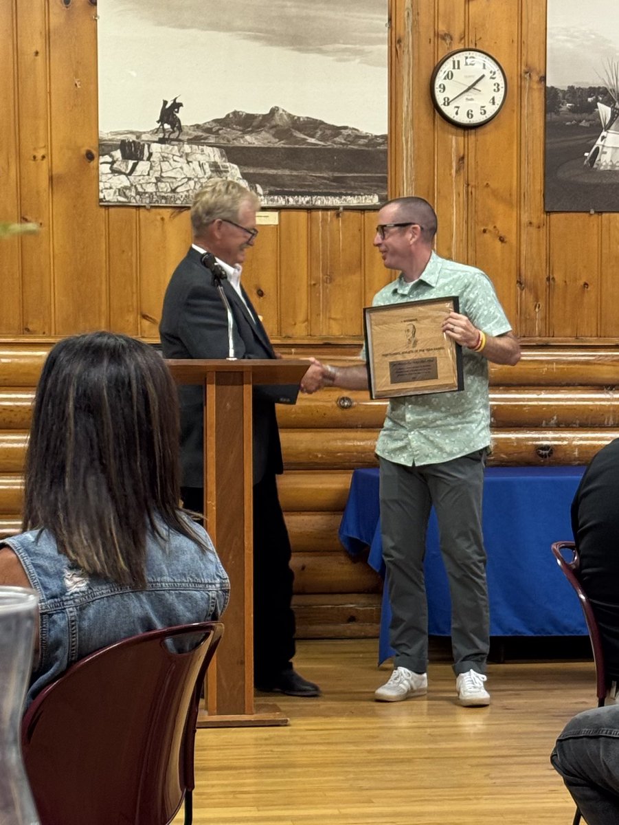 Jase Burton has won the 2025 Milward Simpson Award. He is the second Star Valley winner, joining Peter Visser in 2021. Burton will run distance at BYU, was SVHS Student Body President. Ty Draney accepting on his behalf as he ran and 8:59 at the New Balance Nationals yesterday.