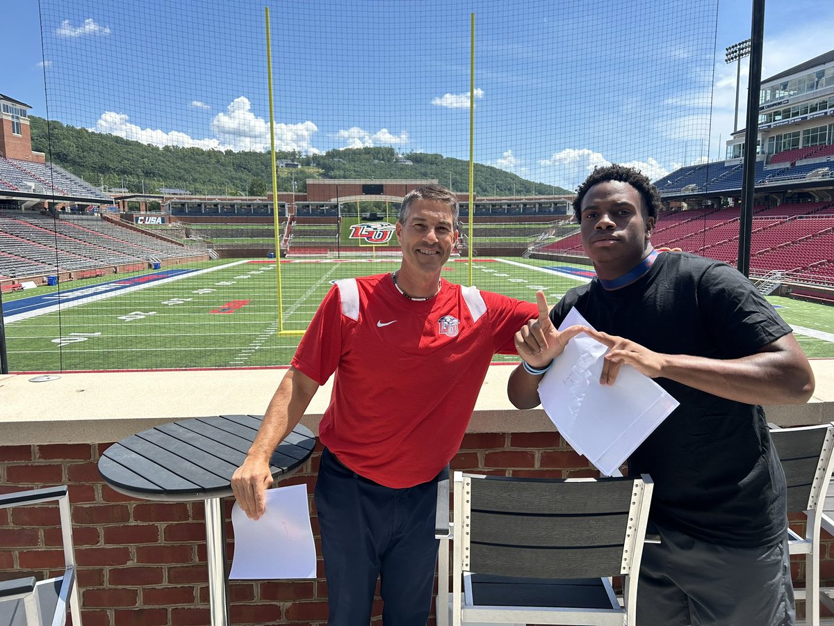In the burg!!!🔥 <a href="/LibertyFootball/">Liberty Football</a> <a href="/CoachChadwell/">Jamey Chadwell</a> <a href="/BearDownHOCO/">HOCO FOOTBALL</a> <a href="/CoachEdwards10/">Jeremy Edwards</a>