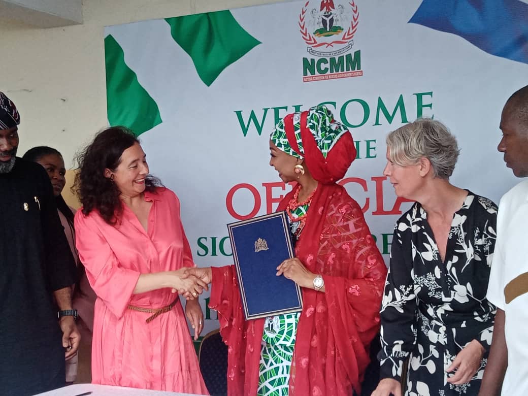 FG RECEIVES LOOTED BENIN ARTEFACTS FROM THE NETHERLANDS 

The official handover of the 119 benin bronzes by the government of the kingdom of the Netherlands is the result of the intensive cooperation between experts and representatives from both nations.

The minister of Arts,