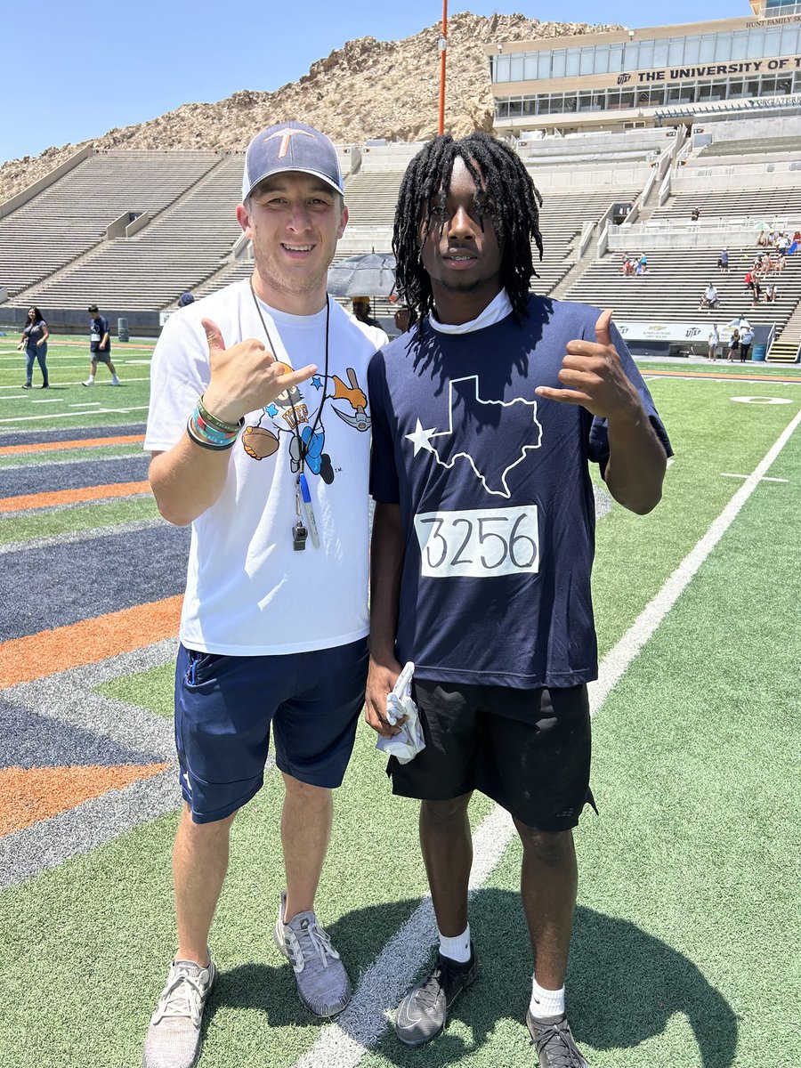 torreypaul2nd's tweet image. I had a great camp at @UTEPFB in the sun bowl. Thanks for showing much love @CoachSWUTEP @CoachPappalardo, @CoachBKChung! #Picksup #WintheWest @coachcodutti @TheMothersh1p “lightning in a bottle”