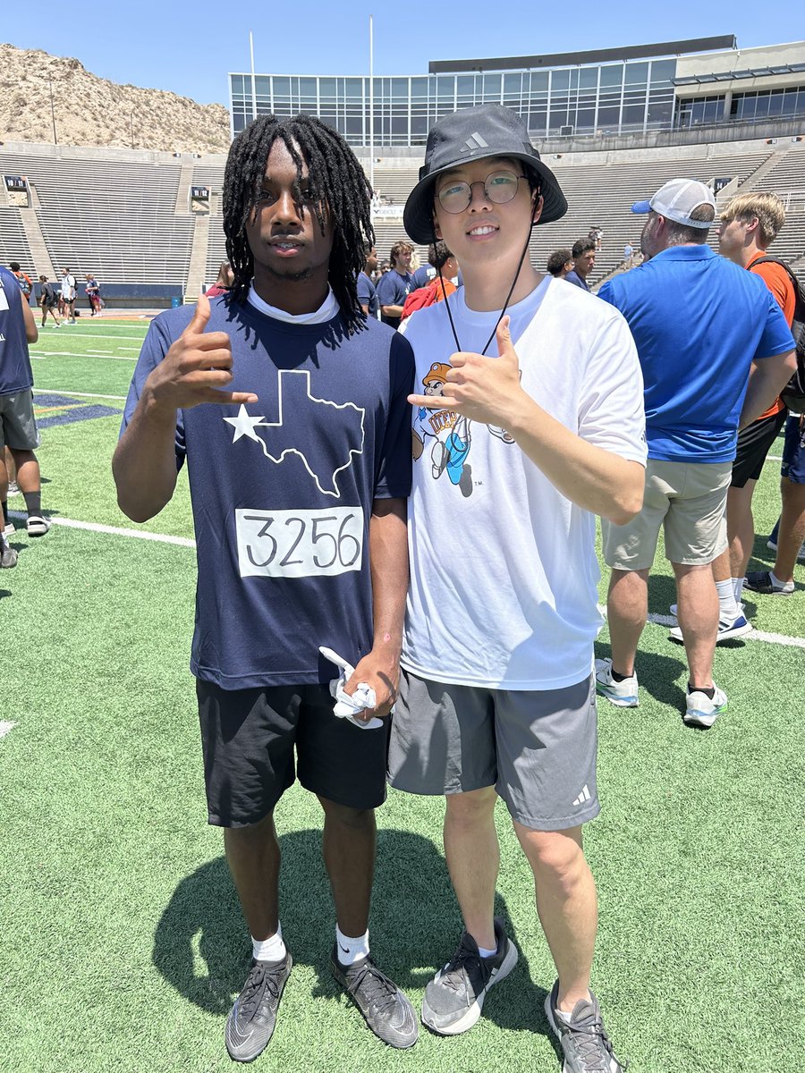 torreypaul2nd's tweet image. I had a great camp at @UTEPFB in the sun bowl. Thanks for showing much love @CoachSWUTEP @CoachPappalardo, @CoachBKChung! #Picksup #WintheWest @coachcodutti @TheMothersh1p “lightning in a bottle”