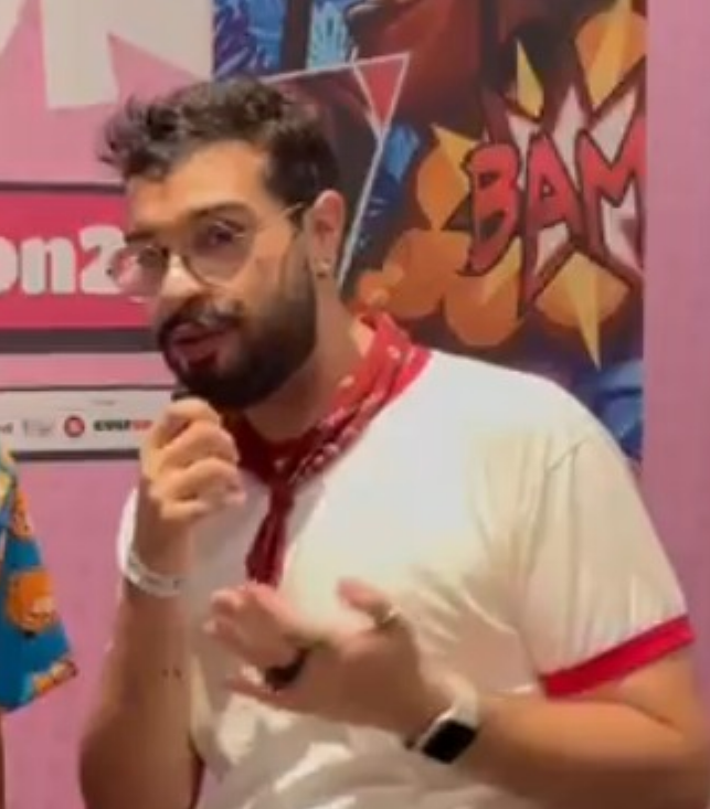 🚨 TEMPESTADE DE CABELO AFRO!

O artista brasileiro <a href="/LukasWerneck/">Bolovo ✨</a>, responsável pelo atual quadrinho da Tempestade, falou sobre a sua decisão de representar a heroína com cabelo afro e emulando nuvens:

"Ela sempre foi representada com um cabelo mais liso. Primeiro que