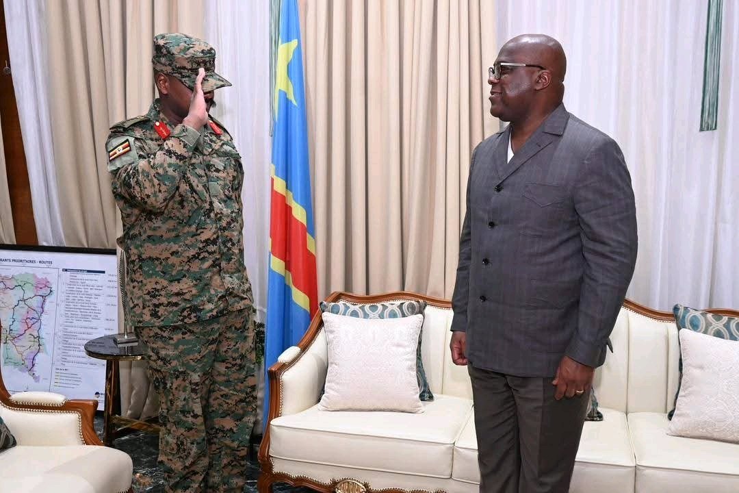 BadibangaLouis's tweet image. Le pyromane #Fatshi, censé incarner la gravité de la fonction, transforme le palais présidentiel en sanctuaire, pendant que la République brûle.

 Aujourd&apos;hui, il fait appel à l&apos;armée #Ougandaise, quand ça va tourner au vinaigre, il va se dédouaner et faire du bouc-émissaire.