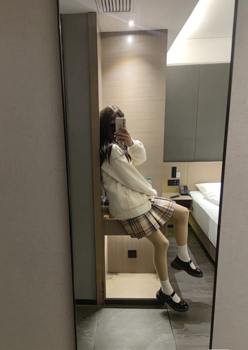 蓝孩子的腿也是挺耐看的
#可爱的男孩子 #伪娘 #男娘