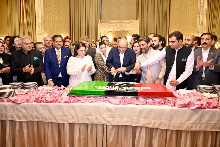 PPP Khyber Pakhtunkhwa (@pppkp_official) on Twitter photo President <a href="/AAliZardari/">AsifAliZardari</a> and First Lady <a href="/AseefaBZ/">Aseefa B Zardari</a> cutting a cake at Aiwan-e-Sadr to mark the birth anniversary of Shaheed Mohtarma Benazir Bhutto President <a href="/AAliZardari/">AsifAliZardari</a> and First Lady <a href="/AseefaBZ/">Aseefa B Zardari</a> cutting a cake at Aiwan-e-Sadr to mark the birth anniversary of Shaheed Mohtarma Benazir Bhutto
