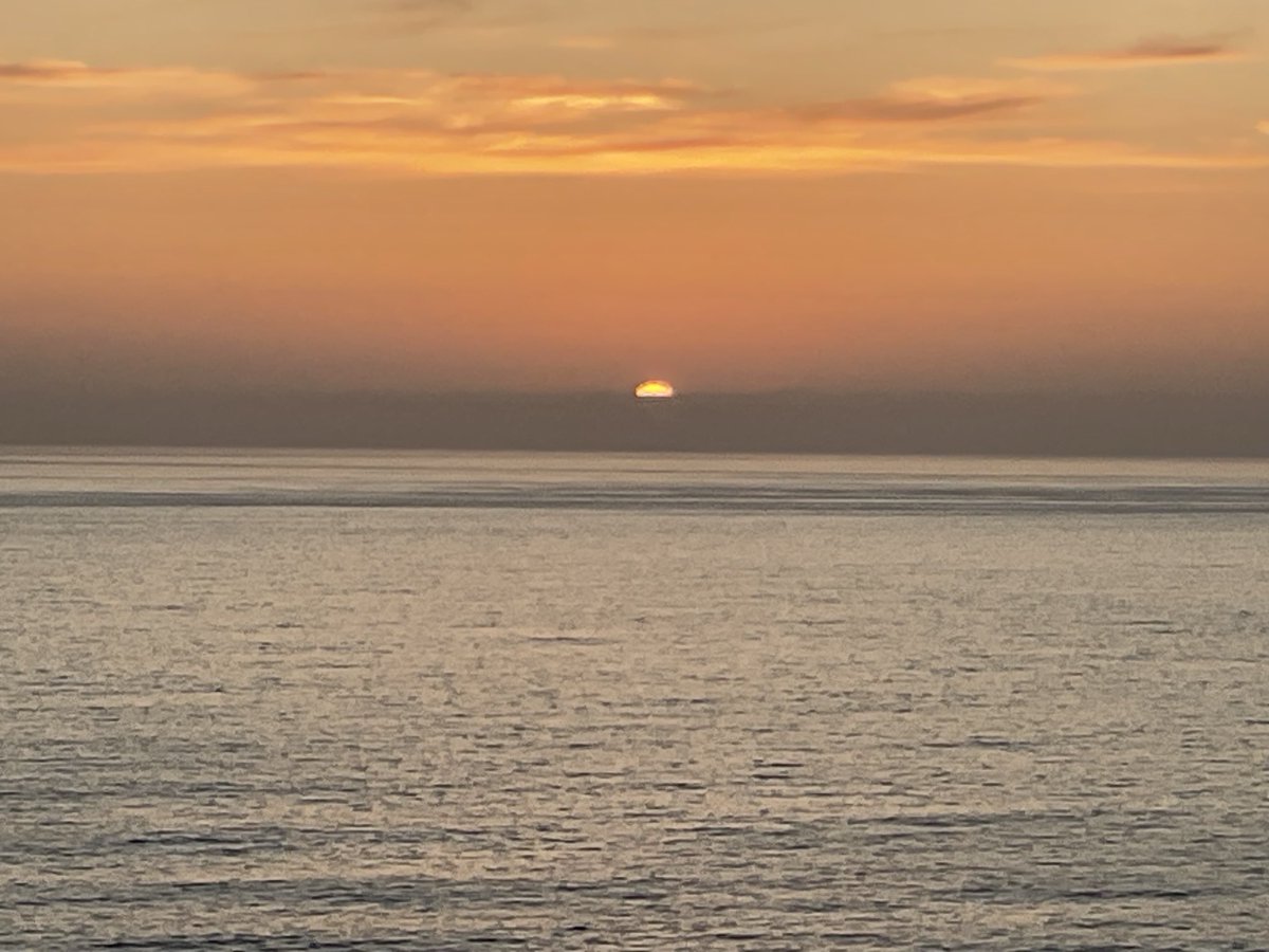 Atardecer del solsticio de verano desde Laxe, #CostadaMorte, a las 22:20

⁦<a href="/CostadaMorteTur/">APTCMCostadaMorte</a>⁩ ⁦<a href="/turismolaxe/">Turismo Laxe</a>⁩ ⁦<a href="/CostaMorteCMAT/">Visita Costa Da Morte</a>⁩ @dacturismo
