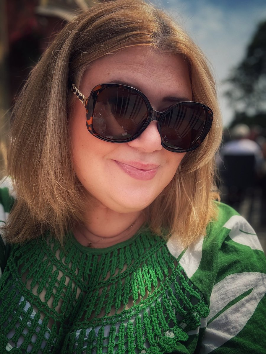It’s been such a glorious week down in Lytham St Annes. We had the best of weather, delicious meals, great company and wonderful music making. If that’s not lucky in a world that’s sore, I don’t know what is. Have a gorgeous weekend my friends 💕💕