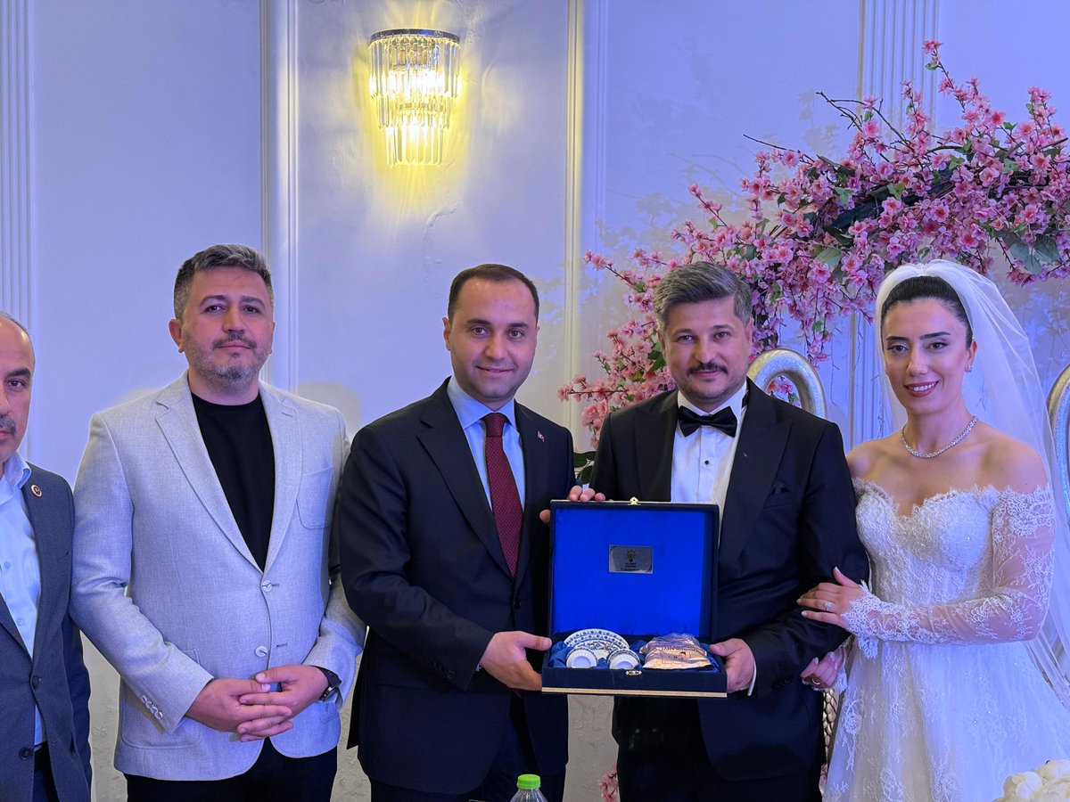 MHP Önceki Dönem Merkez İlçe Başkanımız Bahadır Akbaba’nın kardeşi Çankırı Beşiktaşlılar Dernek Başkanı Oğuzhan Akbaba ve Eda çiftimizin düğün merasimine katılarak hayırlı olsun dileklerimizi ilettik.

Genç çiftimiz ve ailelerini tebrik ediyor, mutluluklar diliyorum.