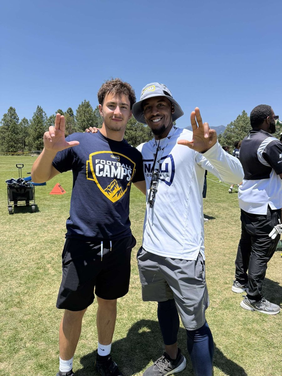 #AGTG Thank you <a href="/CoachSwanson_/">Terry Swanson</a> for the incredible advice and inspiration to keep pushing and grinding. I had an amazing experience at the <a href="/NAU_Football/">NAU Football</a> Camp! #GoJacks 🪓 <a href="/Coachbwright4/">Brian Wright</a> <a href="/TimRoschmann/">Tim Roschmann</a> <a href="/stephaunpeters/">Stephaun Tank Peters</a> <a href="/alecbon53/">Alec Bon</a> <a href="/SCLancerNation/">Salpointe Football</a>