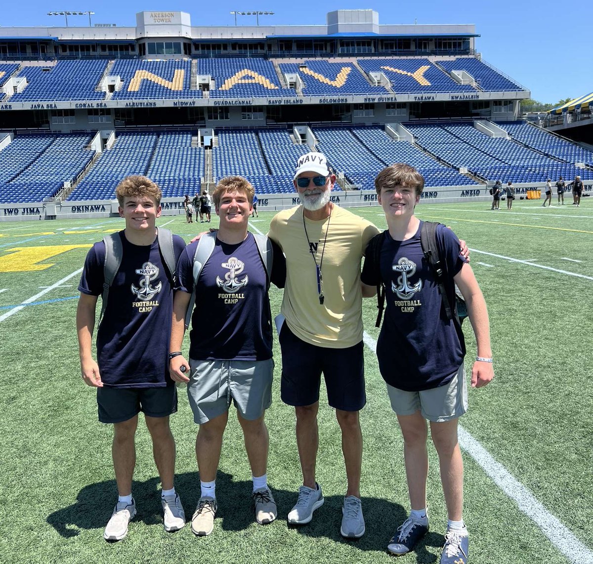 Jacksondeal57's tweet image. Great to be back in Annapolis for the @NavyFB camp. I got to long snap and play offensive line. It was great getting to meet all the coaches, and thank you @SmithHoke for showing me around campus. Looking forward to being back for a game.
@trlong02 @MattOverton_LS…